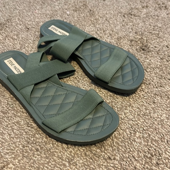 Olive Green Steve Madden, sandals - Picture 5 of 6